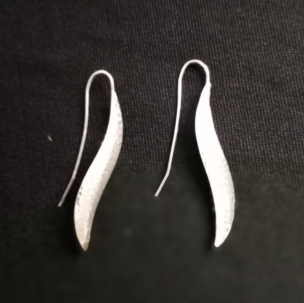 Elegant Sterling Silver Leaf Earrings - Picture 4 of 5